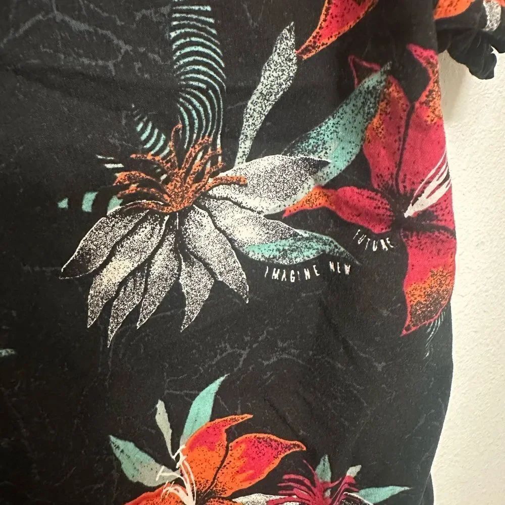 Volcom Men’s Tropical Button Down Tee - Picture 8 of 9
